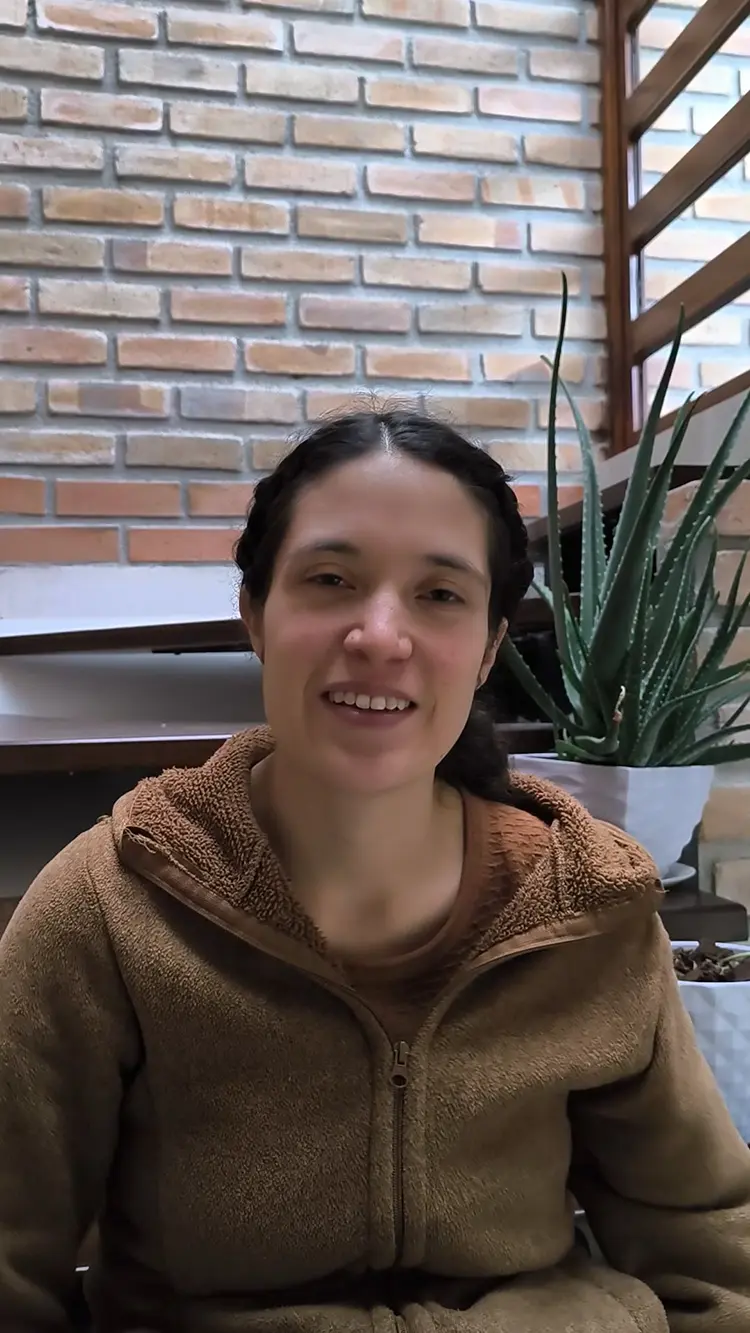 Thumbnail de Amanda, al hacer clic se podrá acceder a su video testimonial