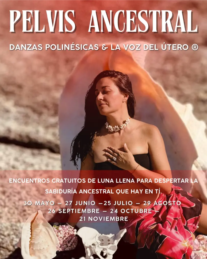 Una mujer sentada frente a una gran concha marina, con los ojos cerrados y la mano en el pecho, rodeada de flores y conchas. El texto presenta a Clara Davaar y promueve la sabiduría ancestral y las fechas de eventos de danzas polinesias.